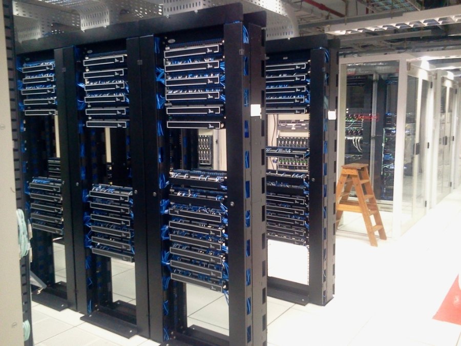 Server & Rack Infrastructure - String Engineering Network